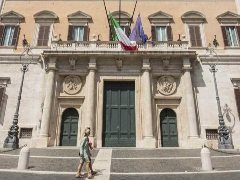 L'ingresso della Camera dei deputati (foto LaPresse)