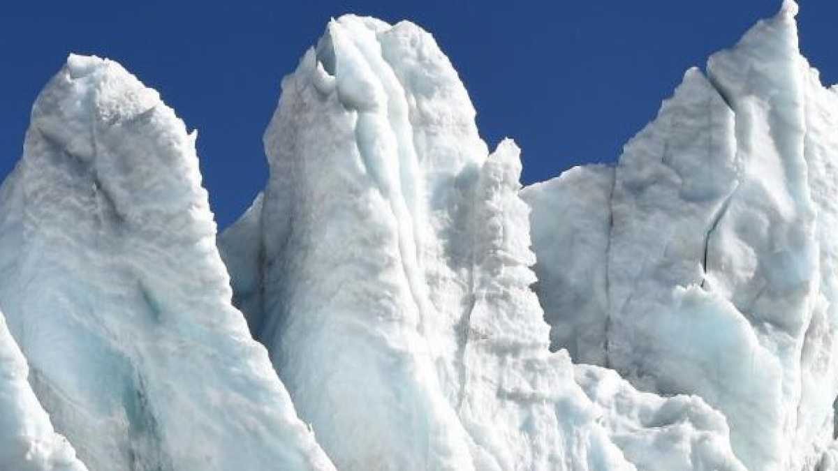 Immagine di La chiesa e il ghiacciaio
