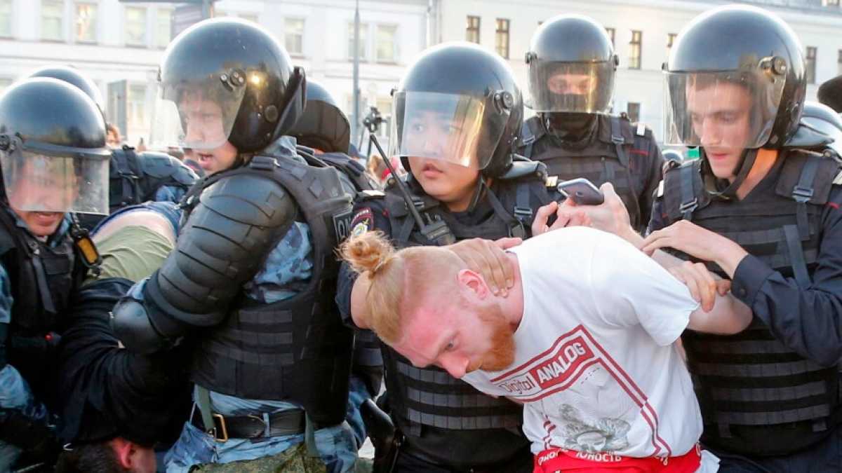 Immagine di Quella gonna rossa di Mosca che ricorda il diritto di scelta (e la Costituzione)