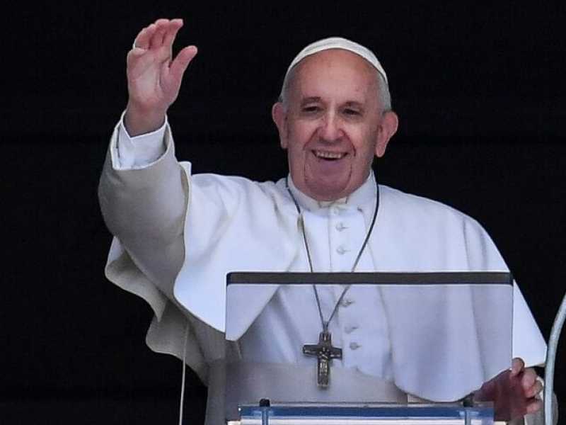 L'Angelus domenicale di Papa Francesco in piazza San Pietro (foto LaPresse)