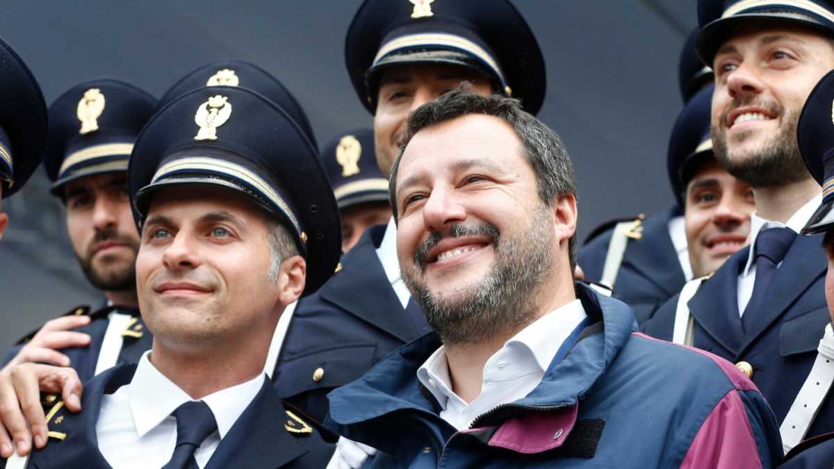 Immagine di Caro Salvini, noi poliziotti siamo rimasti senza divise