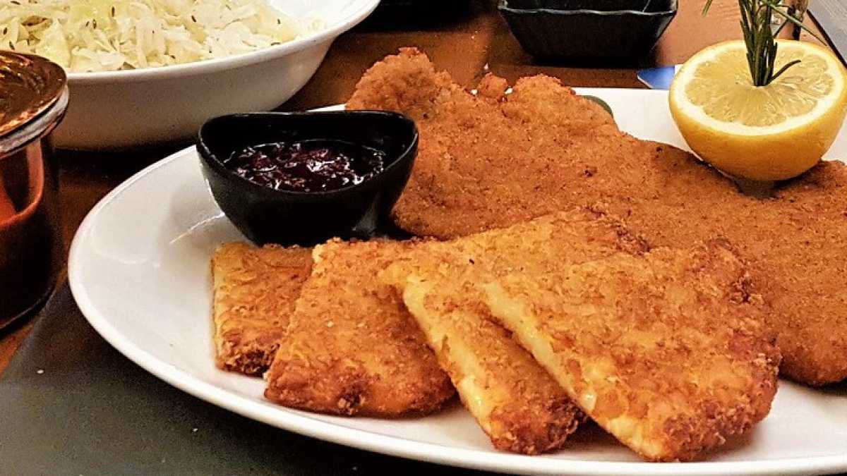 Immagine di Sant’Ambrogio salvi la cotoletta alla milanese