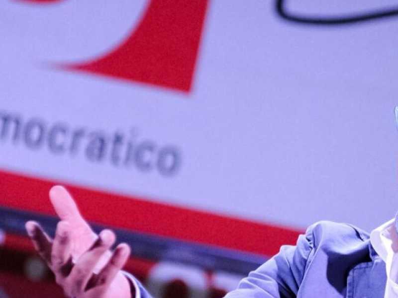 L'ex sottosegretario all'Istruzione Davide Faraone in occasione della quarta giornata della Festa nazionale de l'Unit&agrave; del Mezzogiorno a settembre 2015(foto LaPresse)