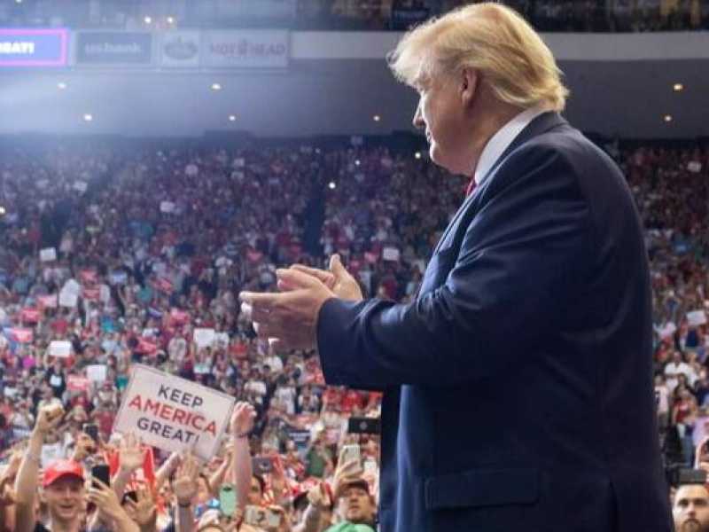 Donald Trump durante un comizio a Cincinnati (foto LaPresse)