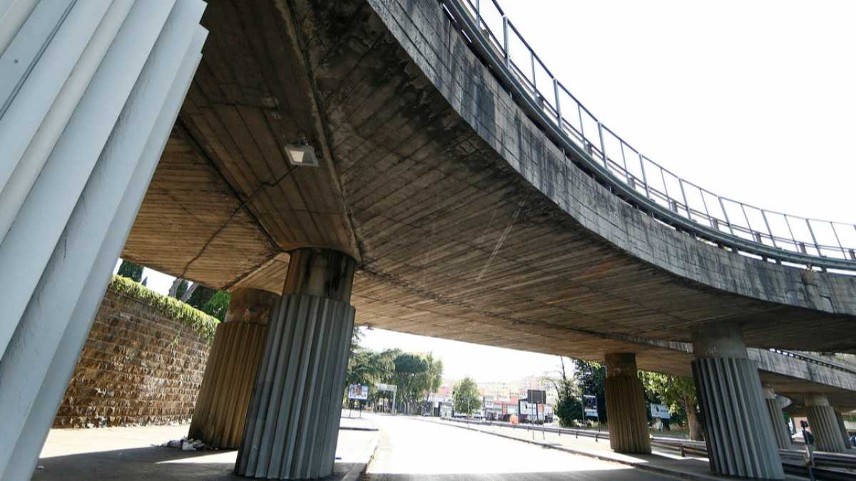 Immagine di S’abbatte la tangenziale. Qui muore l’utopia autostradale