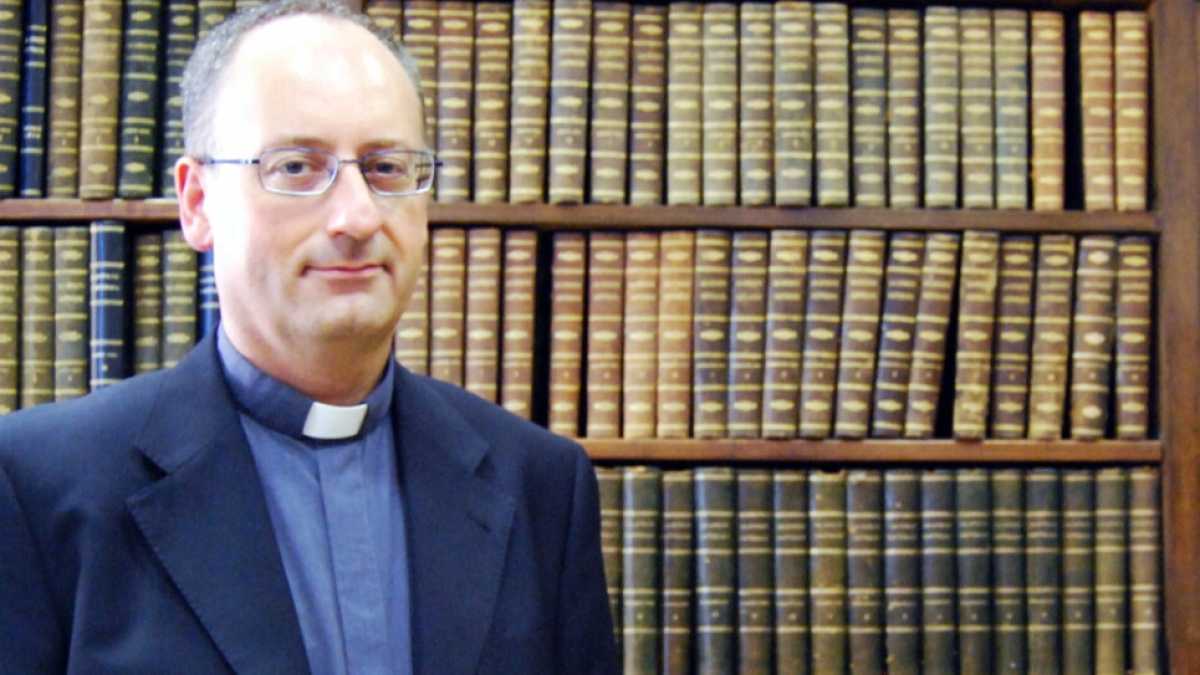 Immagine di Padre Spadaro come Borrelli: “È tempo di resistenza”