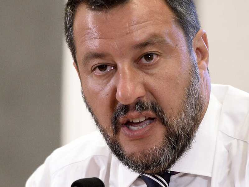 Matteo Salvini in conferenza stampa dopo aver incontrato le parti sociali (foto LaPresse)