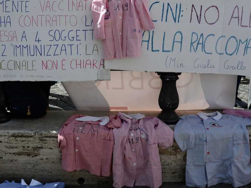 Roma, protesta contro l'obbligo vaccinale a Piazza Montecitorio