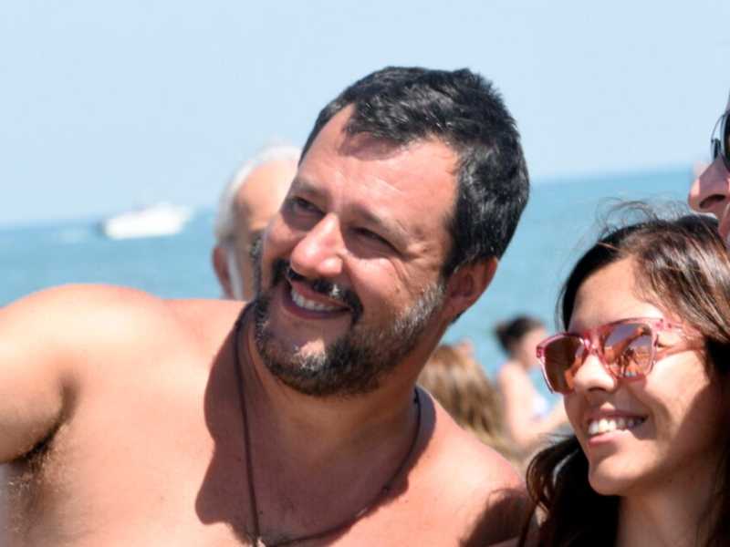 Matteo Salvini in spiaggia a Milano Marittima (LaPresse)