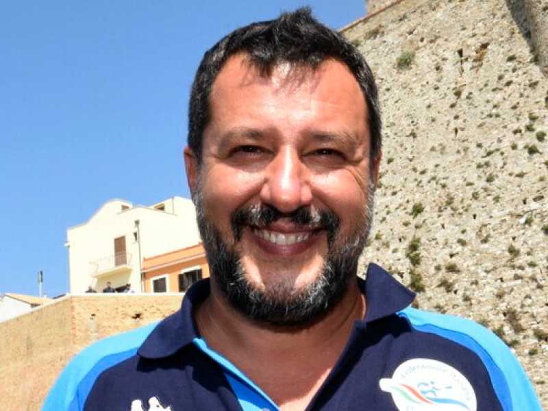 Il ministro dell'Interno Matteo Salvini a Termoli (LaPresse)