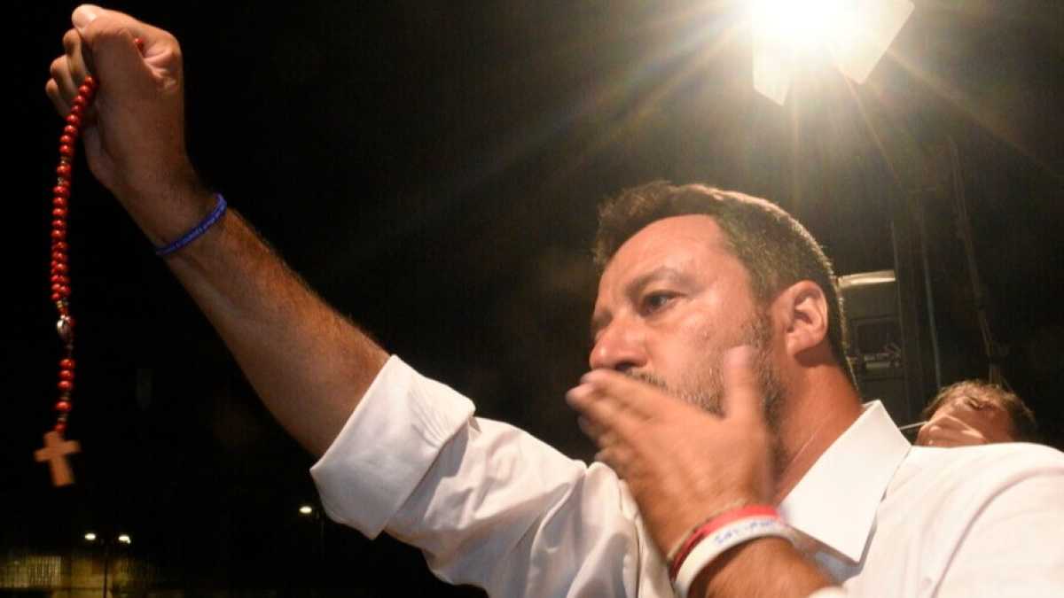 Immagine di Non credere all'ostia e credere a Salvini: differenze tra blasfemia e scemenza