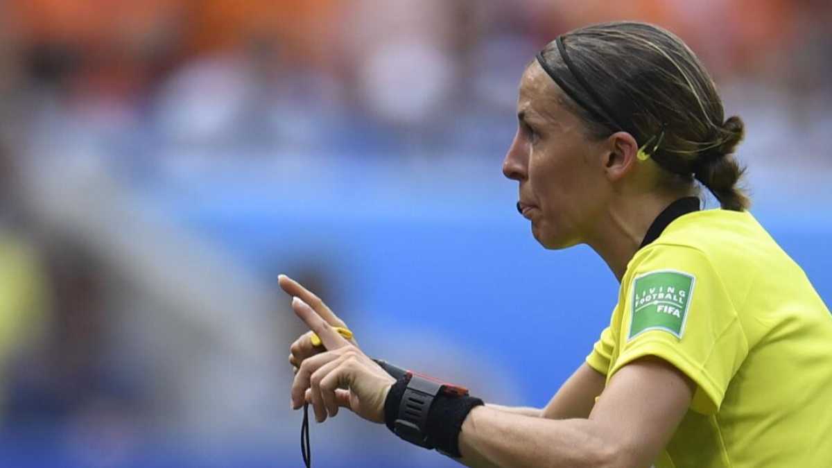 Immagine di Gli arbitri donna in Europa aprono la strada a strani "esperimenti" anche in Italia