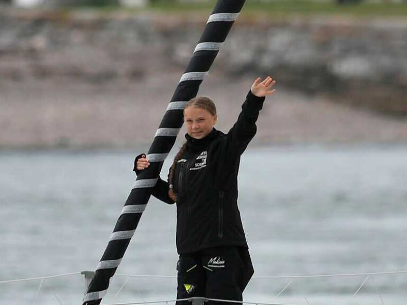 Greta Thunberg parte da Plymouth in barca a vela per raggiungere gli Stati Uniti in vista del Climate Action Summit (foto LaPresse)