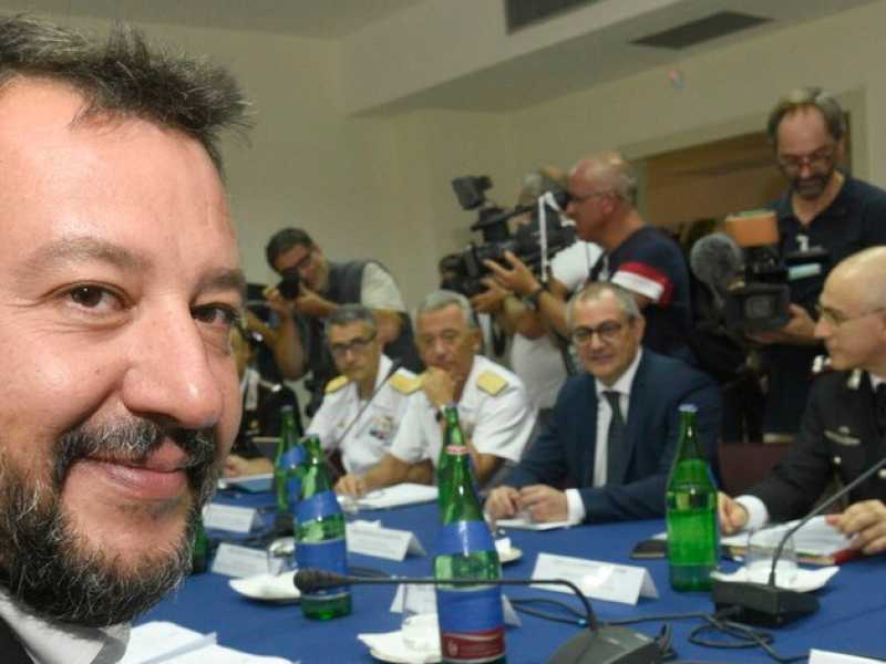 Matteo Salvini a Castel Volturno in occasione del Comitato nazionale Ordine e Sicurezza (foto LaPresse)