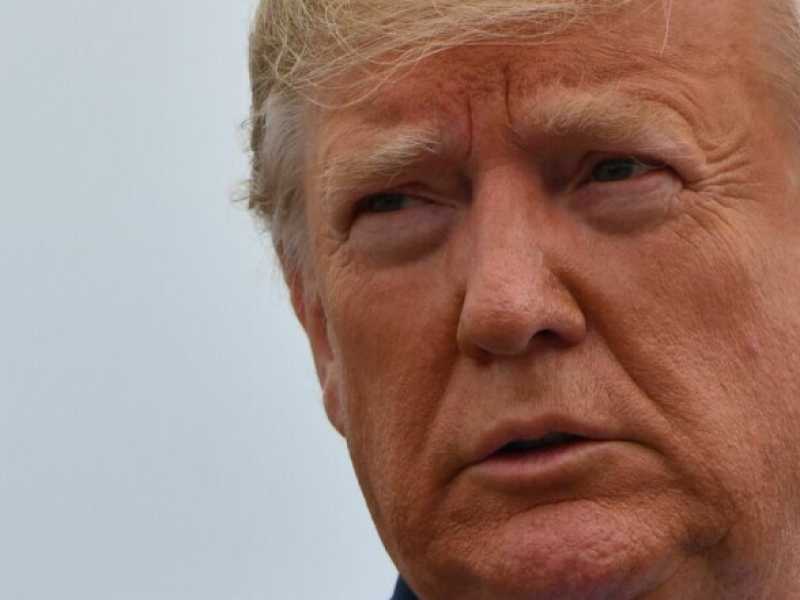 Il presidente degli Stati Uniti Donald Trump parla alla stampa all'aeroporto municipale di Morristown, nel New Jersey (foto LaPresse)