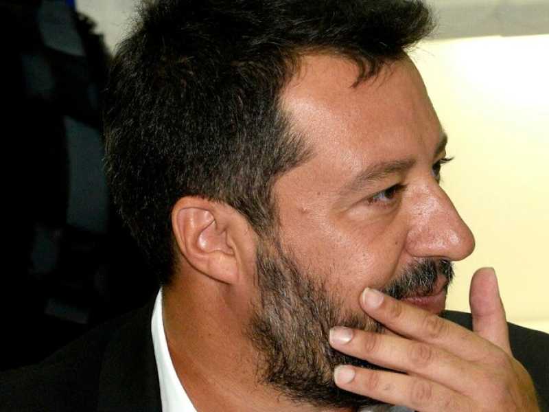 Il ministro dell'Interno Matteo Salvini a Castel Volturno in occasione del Comitato nazionale Ordine e Sicurezza (foto LaPresse)