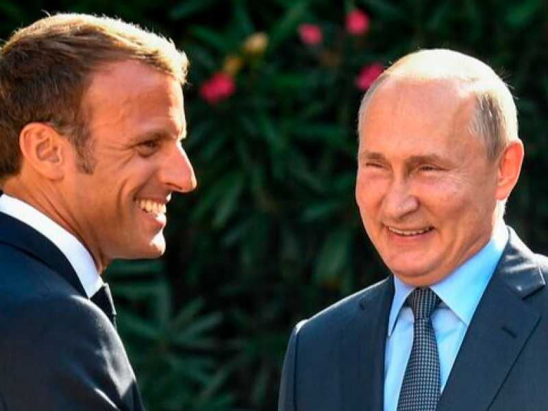 Emmanuel Macron e Vladimir Putin (foto LaPresse)