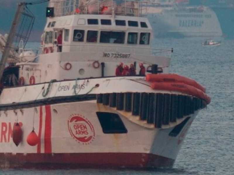 La nave Open Arms attracca nel porto di Algeciras a dicembre del 2018 (foto LaPresse)