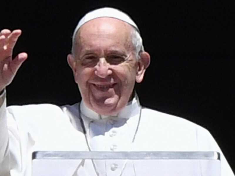 L'Angelus di Papa Francesco a S. Pietro il 15 agosto (foto LaPresse)