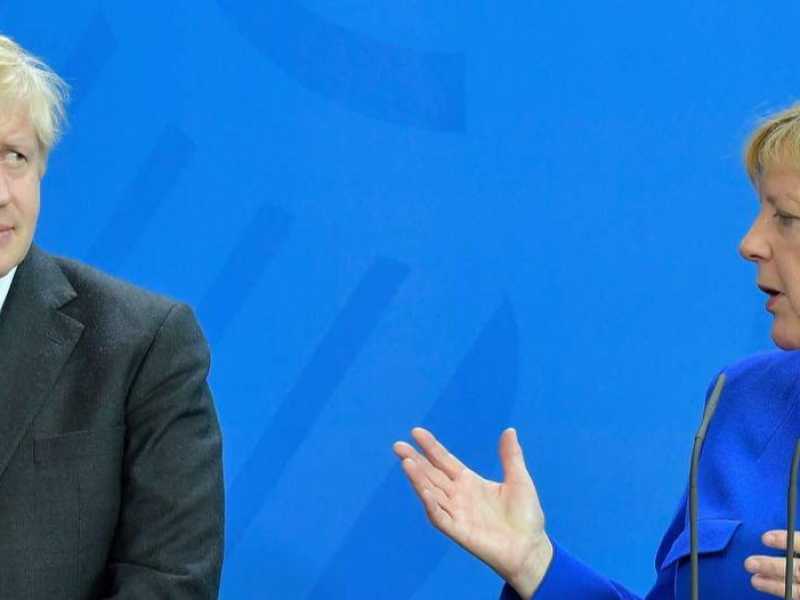 Boris Johnson e Angela Merkel (foto LaPresse)