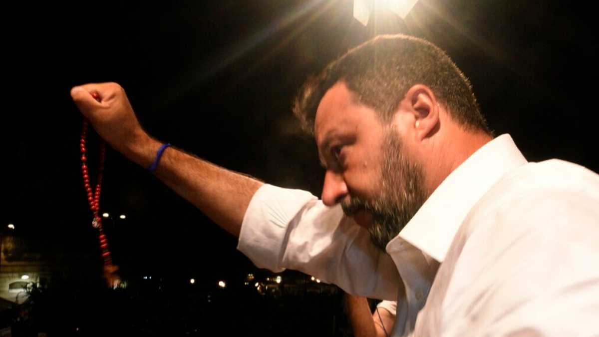 Immagine di Cristo si è fermato al Papeete e la destra cattolica ha un problema