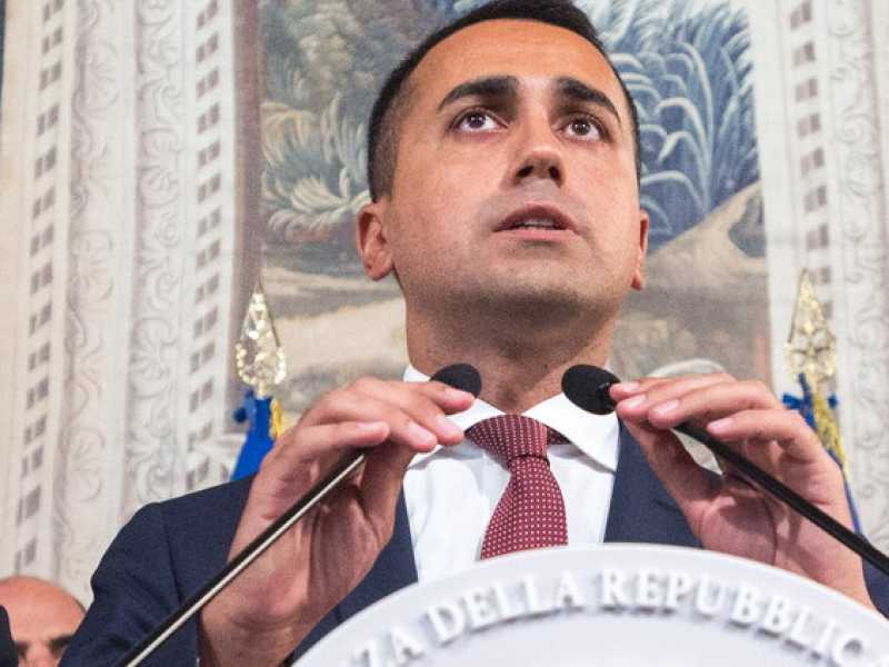 Luigi Di Maio dopo aver incontrato il capo dello Stato Mattarella al Quirinale (foto LaPresse)