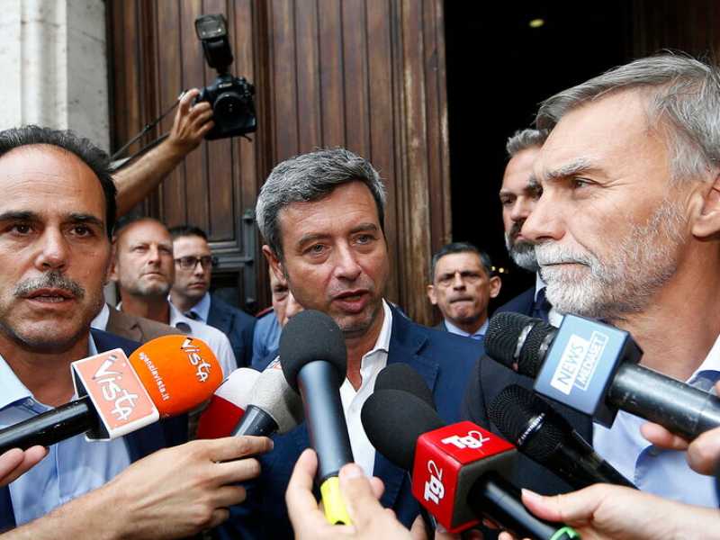 Il M5s gioca la carte dei tre forni, ma è solo un bluff