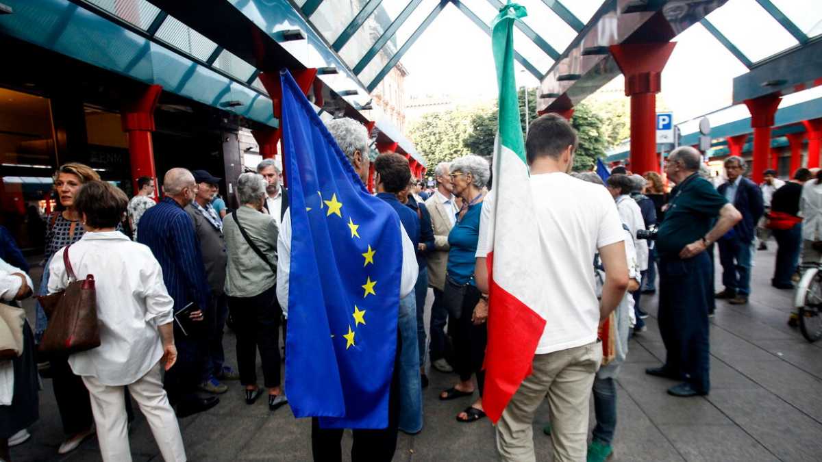 Immagine di Il M5s implora alleanze in Ue e spera che il governo giallo-rosso aiuti