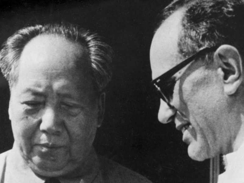 Sidney Rittenberg con Mao Zedong in un fotogramma del documentario &ldquo;The Revolutionary&rdquo;