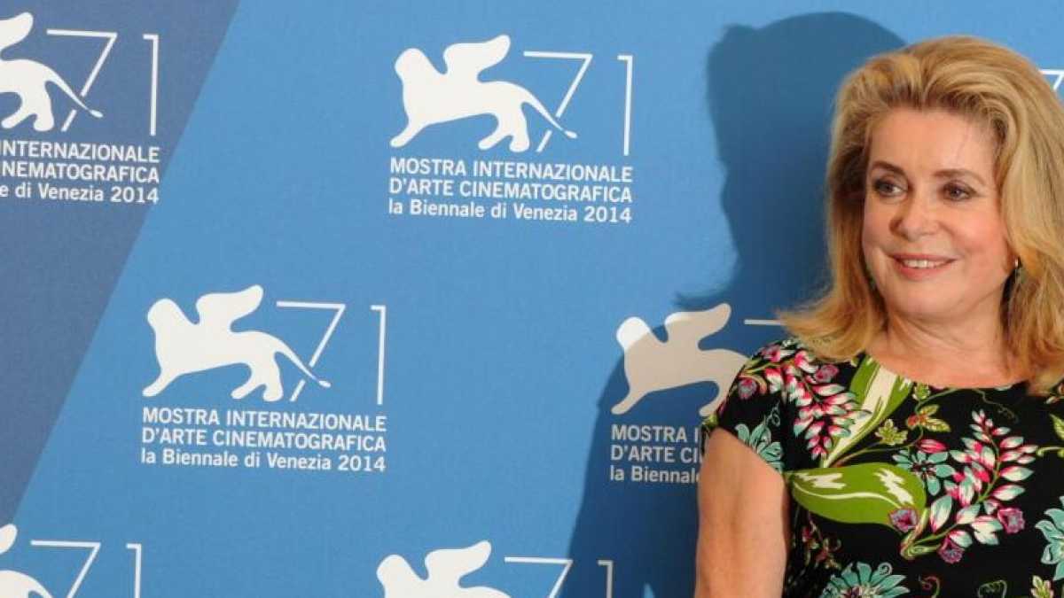 Immagine di Il tifo è tutto per Catherine Deneuve, finta svampita che non conosce diplomazia