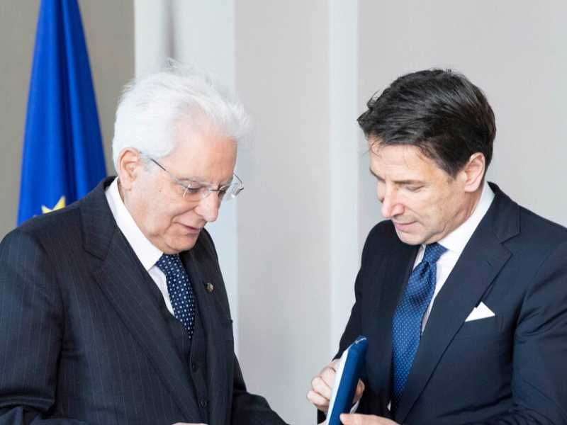 Giuseppe Conte e Sergio Mattarella (foto LaPresse)