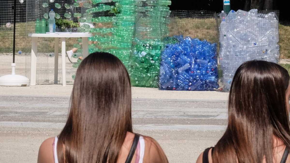 Immagine di E mo’, senza moplen?