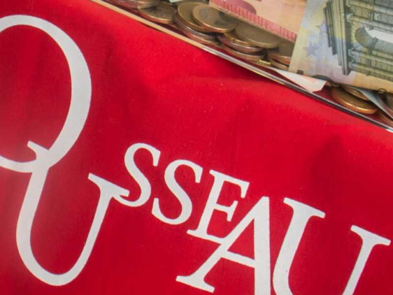 L'umiliazione della politica che regala una passerella alla farsa Rousseau