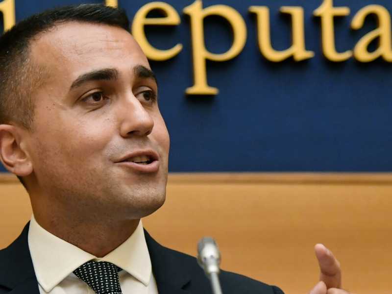 Il nuovo governo nasce con un contratto mica male: vaffa Brexit