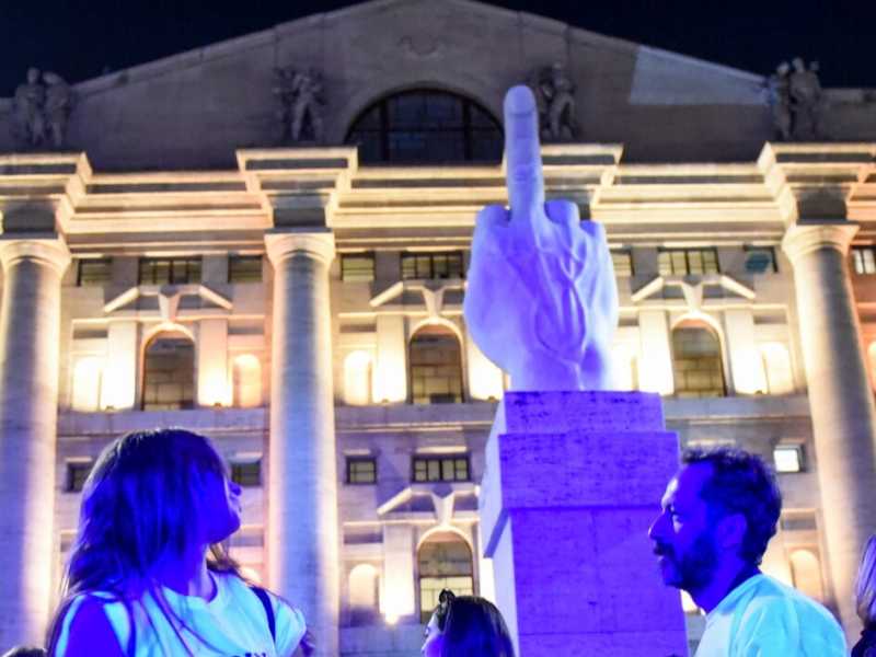Fuorisalone, party a Palazzo Mezzanotte dopo la Design Parade (foto LaPresse)