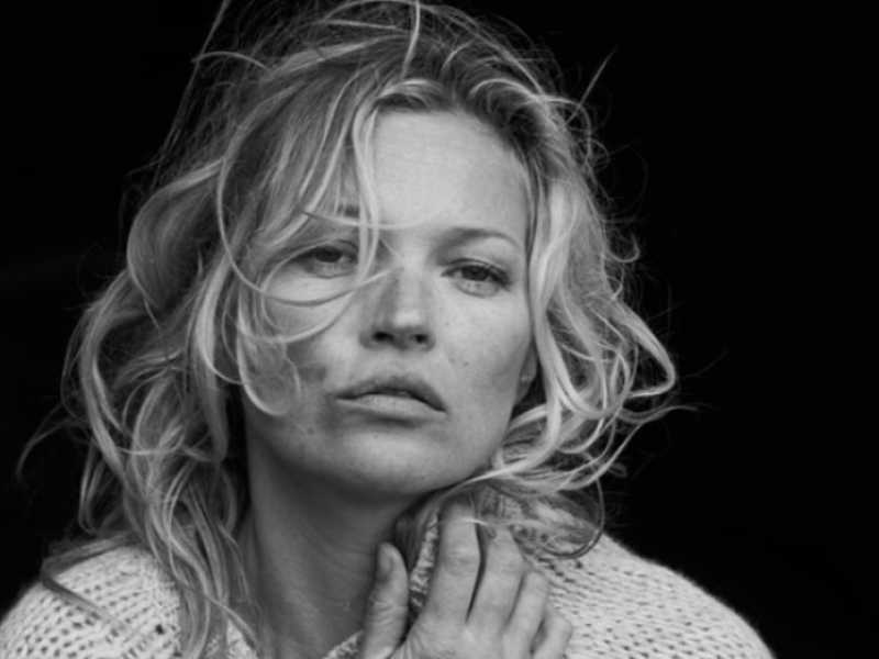 Kate Moss ritratta da Peter Lindbergh (foto Instagram therealpeterlindbergh)