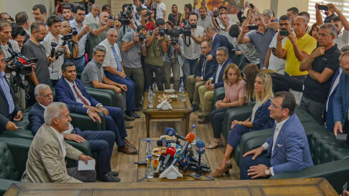 Immagine di Il sindaco di Istanbul Imamoglu apre ai curdi per far fronte contro Erdogan