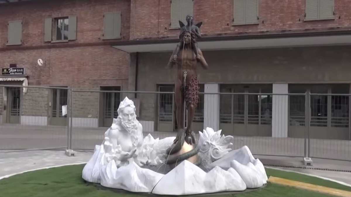 Immagine di L’eterna lotta tra buio e luce nel santuario di Luigi Ontani