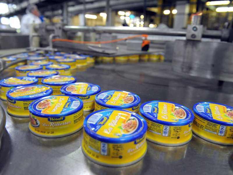 Ideona discontinua. Mettiamo i poveri nelle scatole di tonno