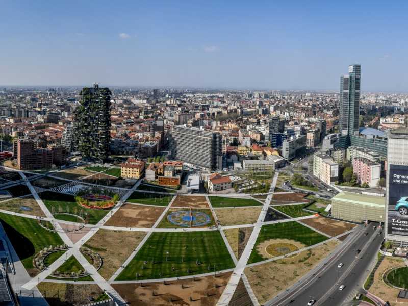 Milano, zona Porta Nuova (LaPresse)