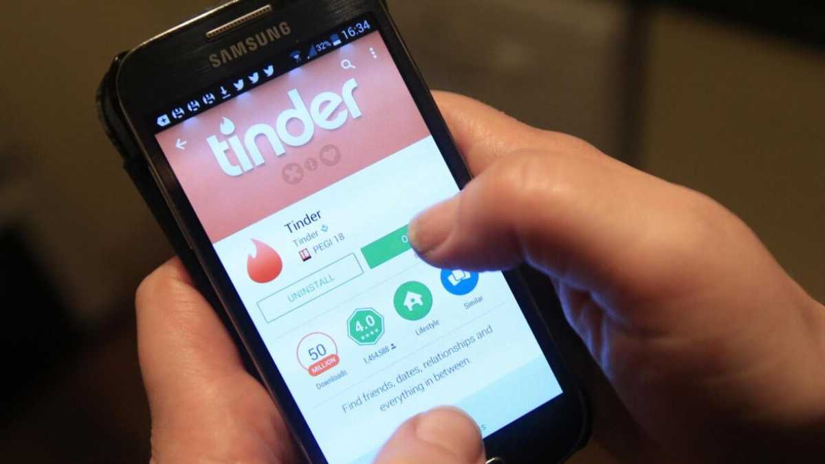 Immagine di Tutto l’universo obbedisce all’amore, tranne l’algoritmo. Viva Tinder!