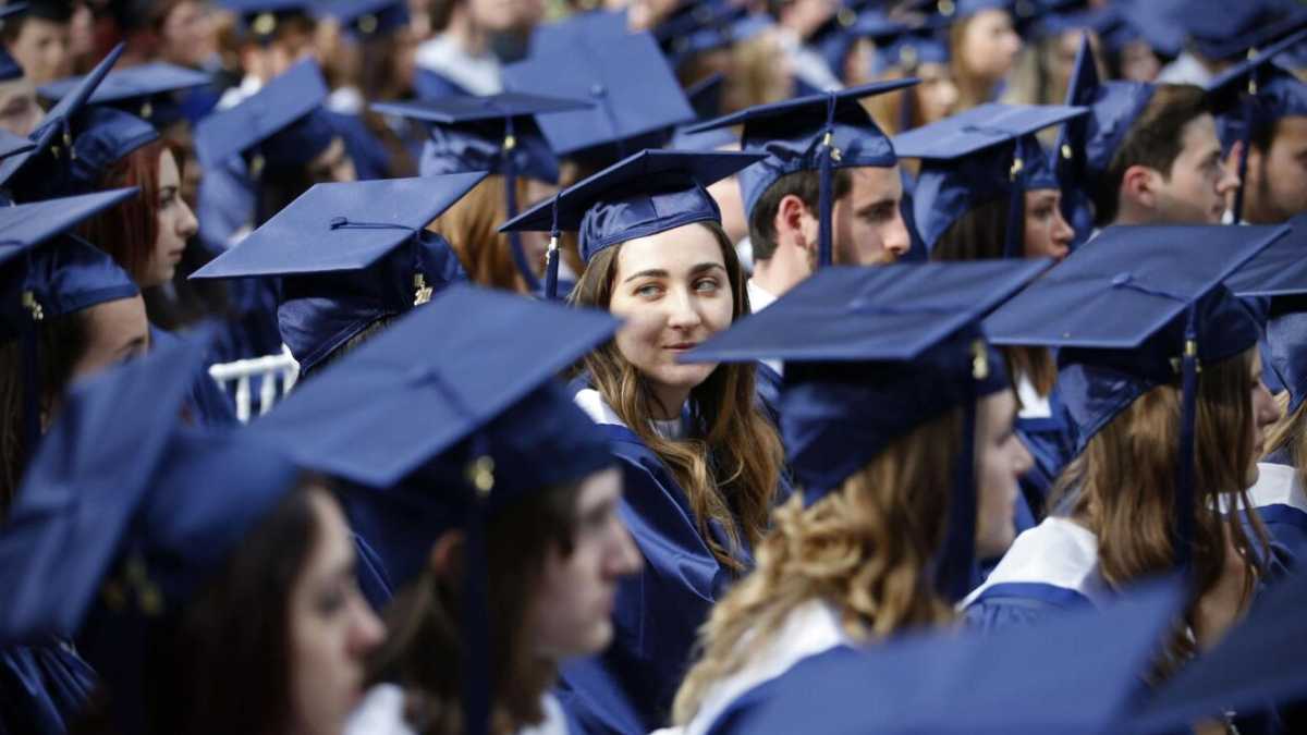 Immagine di Perché il titolo non è altro che un piedistallo per piccole personalità