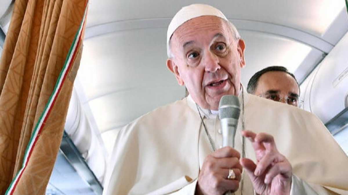 Immagine di I danni (evitabili) delle interviste aeree del Papa