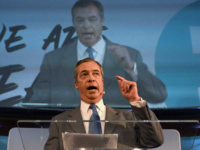 Nigel Farage a una convention del Brexit Party (foto LaPresse)