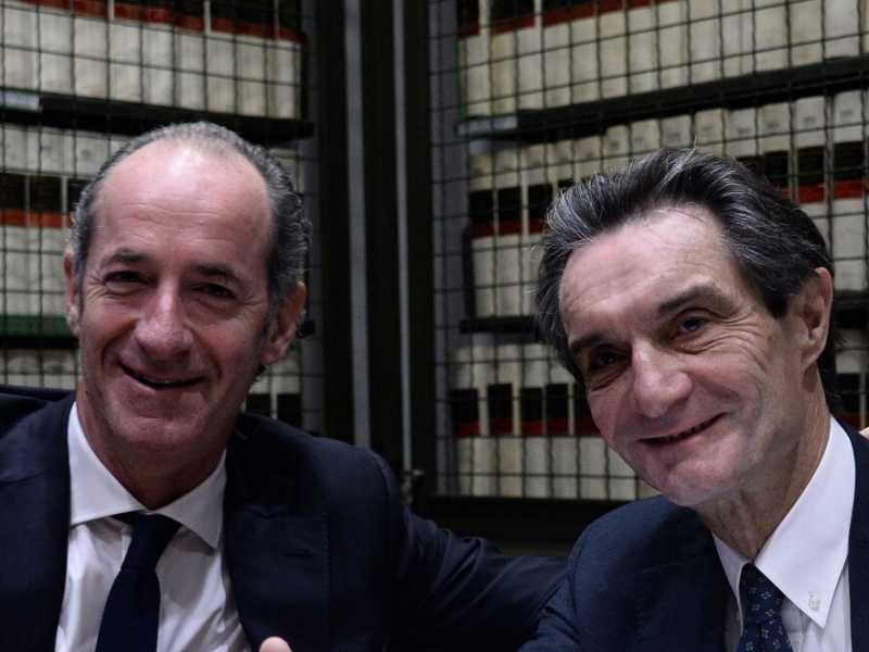 Il  governatore del Veneto Luca Zaia e il governatore della Lombardia Attilio Fontana (foto Fabio Cimaglia / LaPresse)
