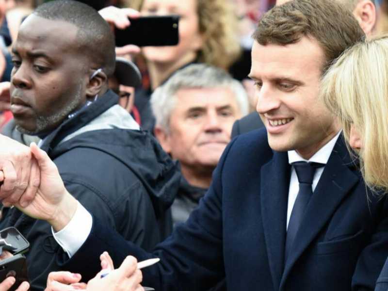Emmanuel Macron resta inaccessibile alla telecamera di Camille de Casabianca, eppure, la sua ombra &egrave; presente in tutto il film (foto LaPresse)