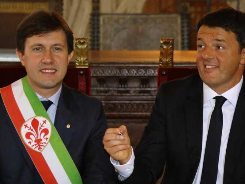 Il premier Renzi ed il sindaco Nardella firmano il patto per Firenze (Foto LaPresse)