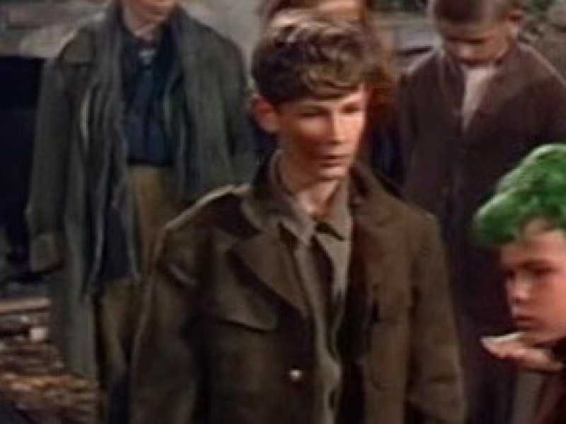 Uno screenshot dal film "Il ragazzo dai capelli verdi", di Joseph Losey