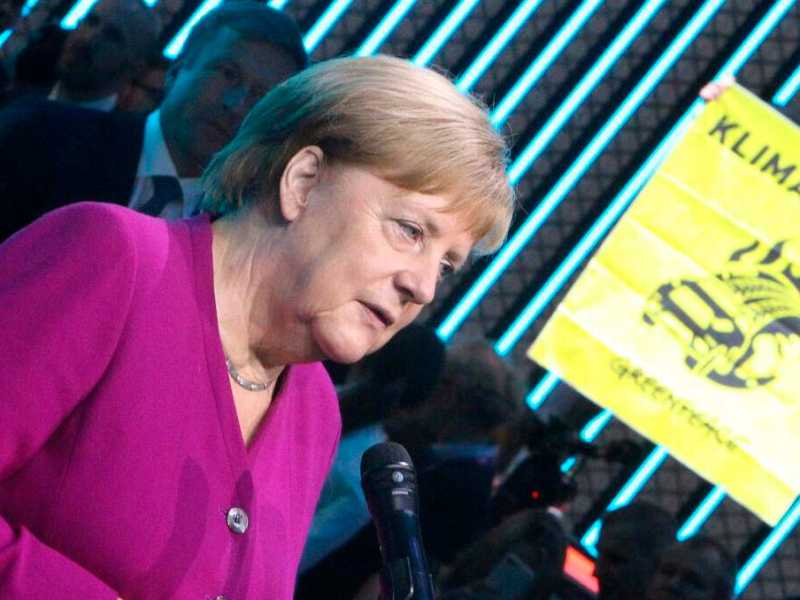 Germania, Angela Merkel inaugura il Salone dell'Auto di Francoforte (Foto LaPresse)