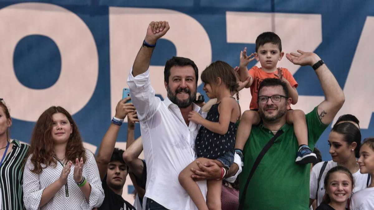 Immagine di Il futuro di Renzi e la figuraccia di Salvini a Pontida